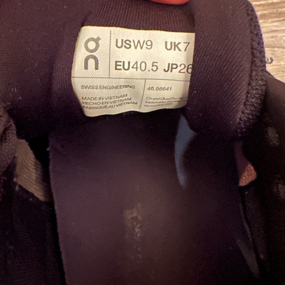 On Running - Women Shoe Size 9 - Picture 5 of 5